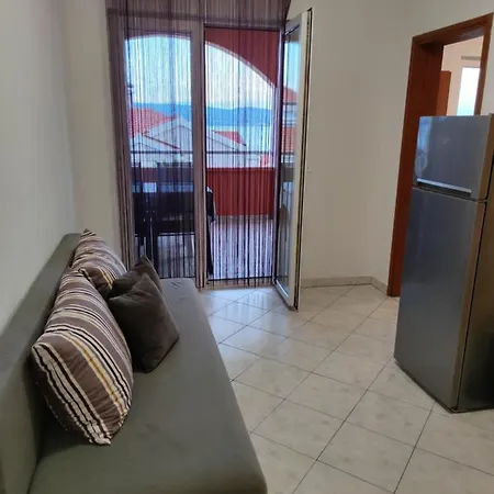 Mihaljevic Apartment Omis