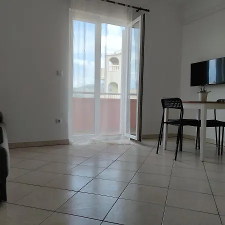 Mihaljevic Apartment Omis